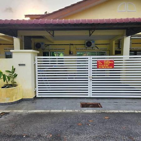 D'Haja 61 Klia Sepang With 3 Airconds & Wifi Βίλα Banting  Εξωτερικό φωτογραφία