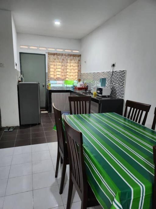 D'Haja 61 Klia Sepang With 3 Airconds & Wifi Βίλα Banting  Εξωτερικό φωτογραφία